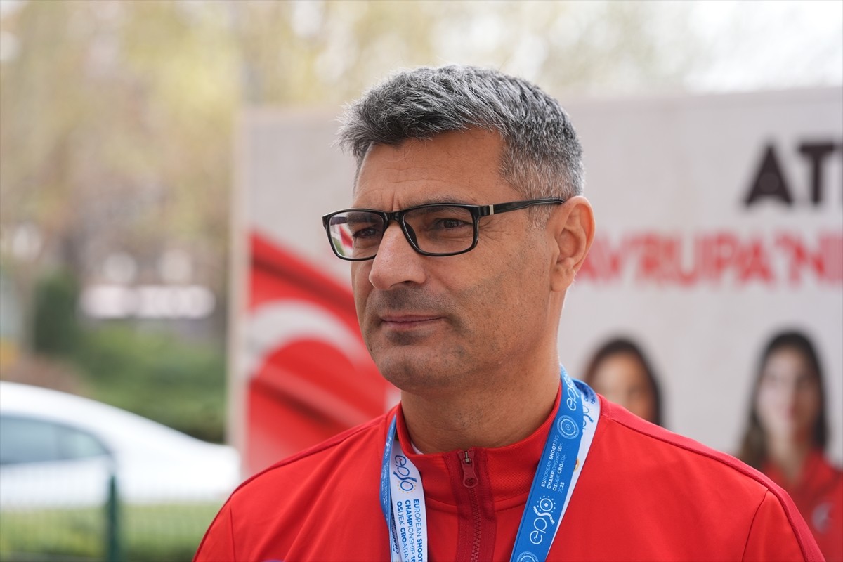 Hırvatistan'da düzenlenen Avrupa Havalı Silahlar Şampiyonası'nda 2 altın ve 1 gümüş madalya alan...