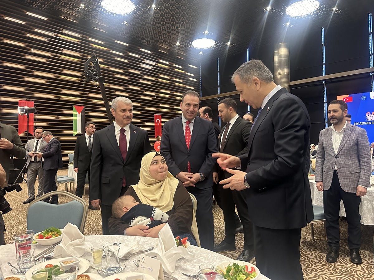 İçişleri Bakanı Ali Yerlikaya, Selçuklu Kongre Merkezi'nde düzenlenen "Gazze İçin El Ele" iftar...