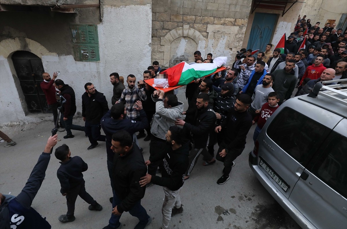 İşgal altındaki Batı Şeria'nın kuzeyindeki Cenin'de 21 Ocak'tan bu yana saldırılarını sürdüren...