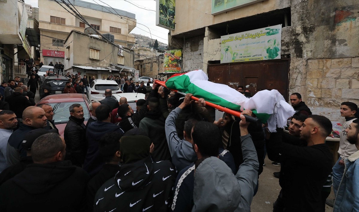 İşgal altındaki Batı Şeria'nın kuzeyindeki Cenin'de 21 Ocak'tan bu yana saldırılarını sürdüren...