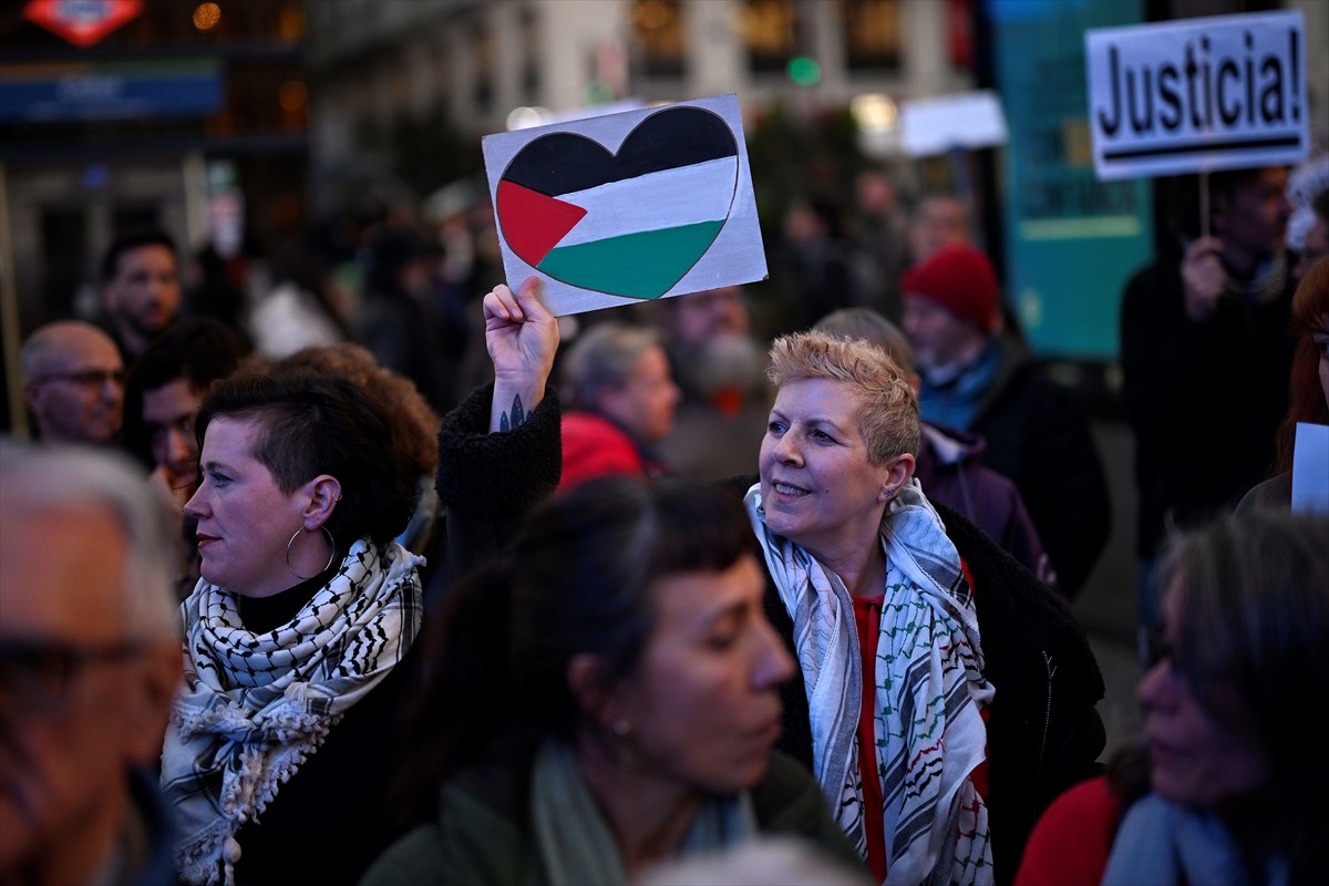 İsrail'in ateşkesi bozarak Gazze'ye başlattığı saldırılar İspanya'nın başkenti Madrid'de protesto...