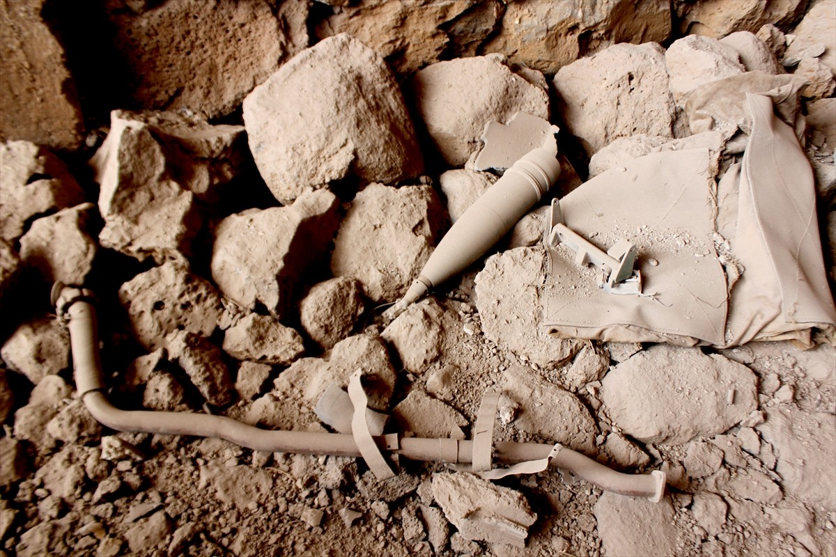 İsrail ordusu, Suriye'de devrik Beşşar Esed rejiminden kalma bir silah deposunu vurdu. İsrail...