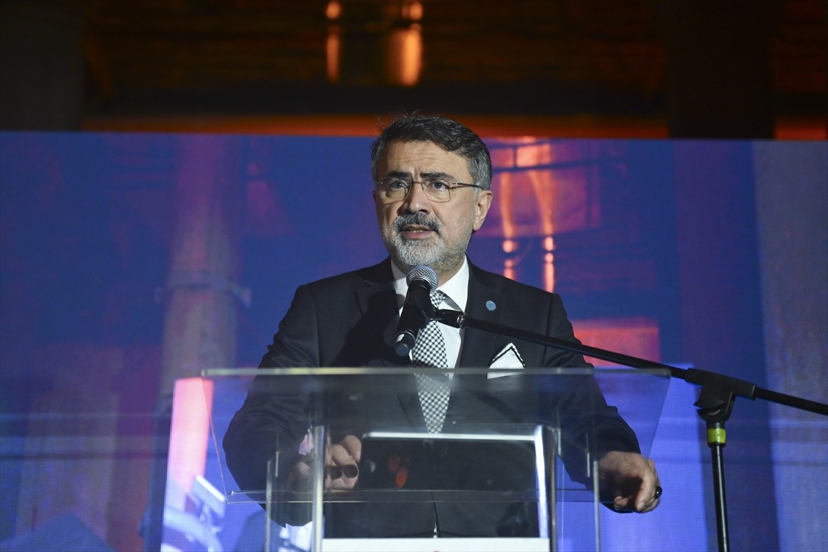 İstanbul'da, Vakıflar Genel Müdürlüğü ve Fatih Sultan Mehmet Vakıf Üniversitesi işbirliğiyle "Aile...