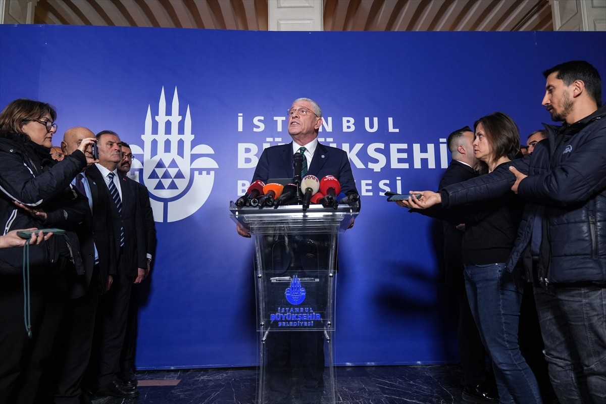 İYİ Parti Genel Başkanı Müsavat Dervişoğlu, İstanbul Büyükşehir Belediyesi (İBB) Başkanı Ekrem...