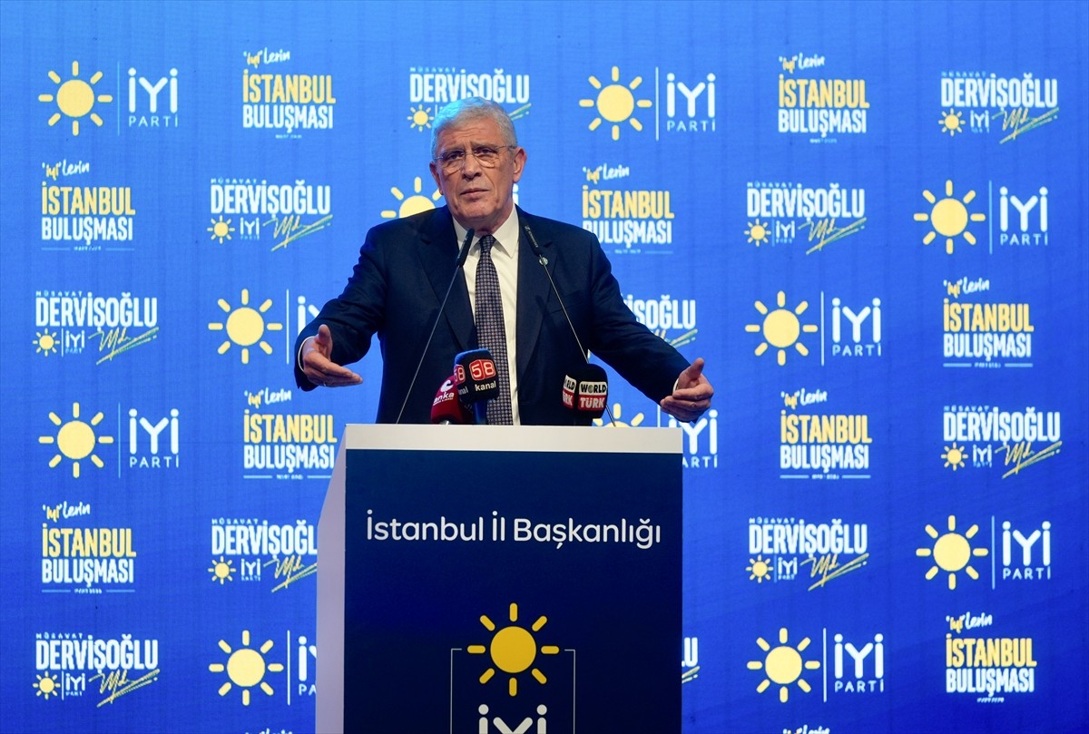 İYİ Parti Genel Başkanı Müsavat Dervişoğlu, partisinin İstanbul İl Başkanlığı tarafından...