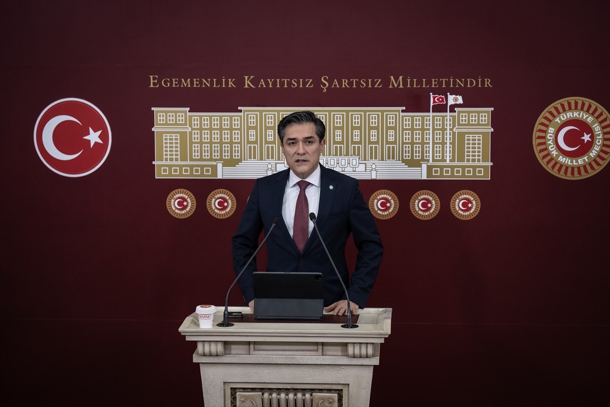 İYİ Parti Grup Başkanvekili ve İstanbul Milletvekili Mehmet Satuk Buğra Kavuncu, TBMM'de basın...
