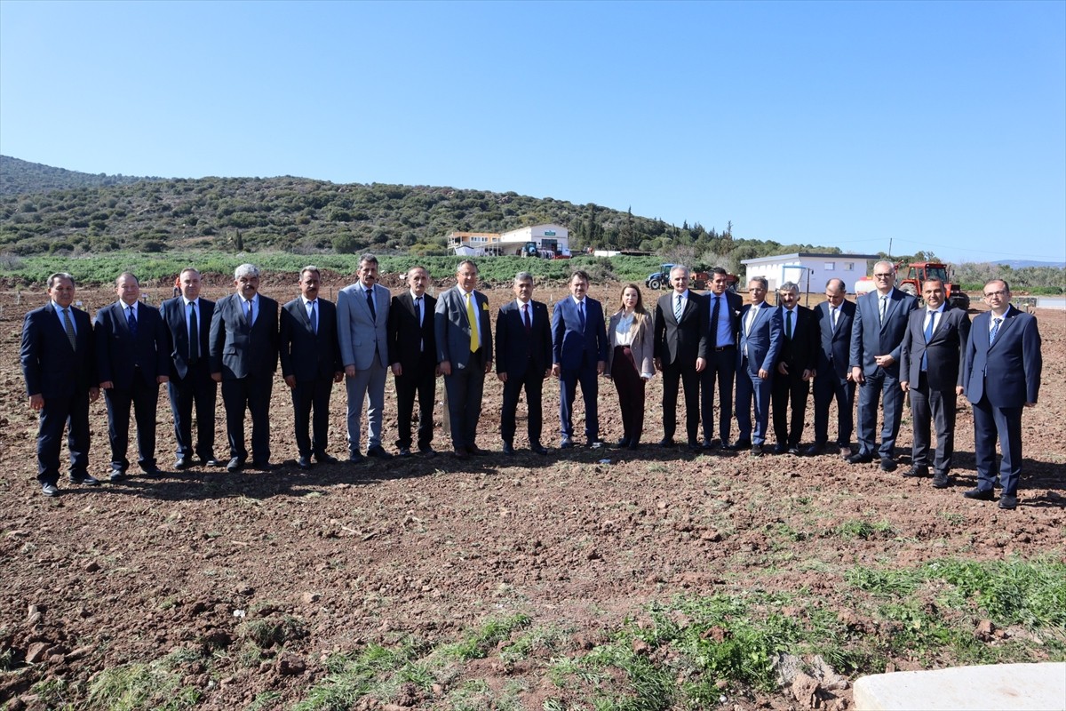 İzmir'de Adalet Bakanlığı İşyurtları Kurumu ile THY Destek Hizmetleri A.Ş'nin yürüttüğü "Kökten...