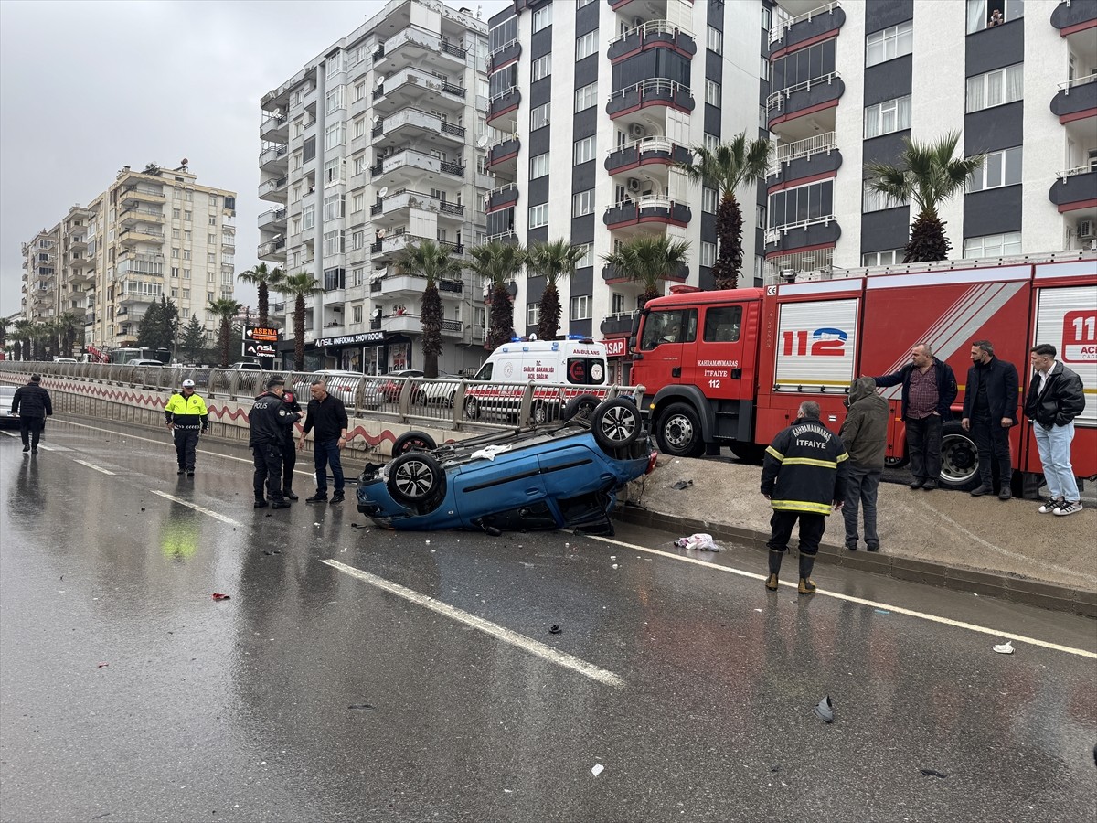 Kahramanmaraş'ta sağanak hayatı olumsuz etkiledi. Merkez Onikişubat ve Dulkadiroğlu ilçelerinde...