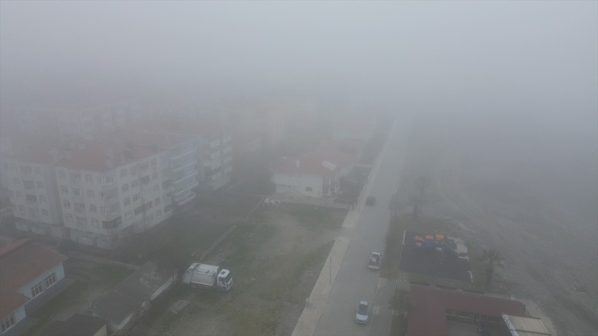 Kastamonu'nun Abana ve Bozkurt ilçelerinde sis etkili oldu.