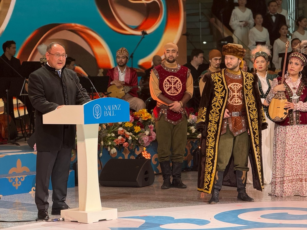 Kazakistan'ın başkenti Astana'da faaliyet gösteren 80'den fazla büyükelçiliğin misyon şefi ve...