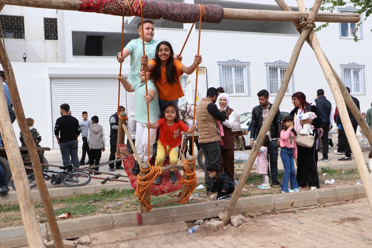 Kilis'te dini bayramlarda kurulan, yüzlerce yıllık geleneğe sahip "bayram yeri" etkinliğinde...