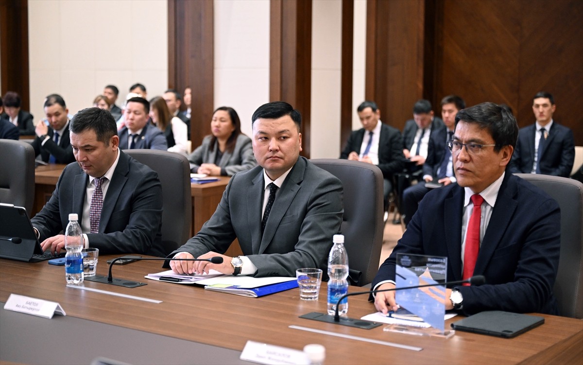 Kırgızistan'da, Bakanlar Kurulu Başkanı Adılbek Kasımaliyev, kamu yönetiminde verimliliğinin...