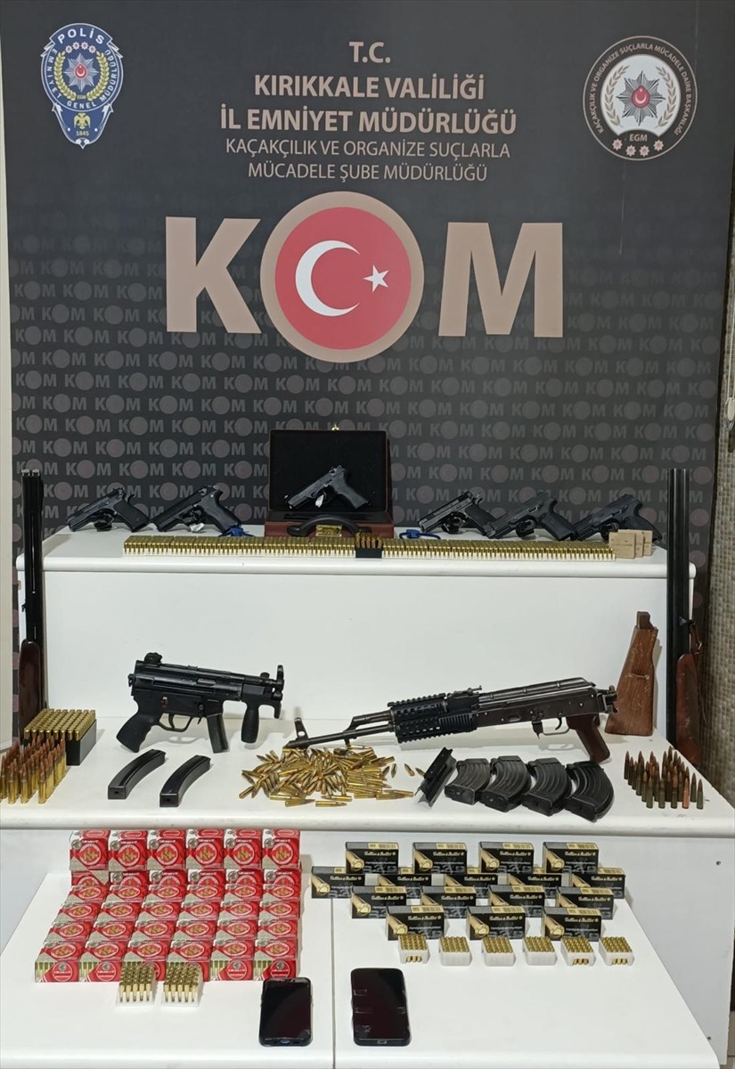Kırıkkale'de yasa dışı silah ticaretine yönelik operasyonda 10 ruhsatsız silah ve çok sayıda fişek...