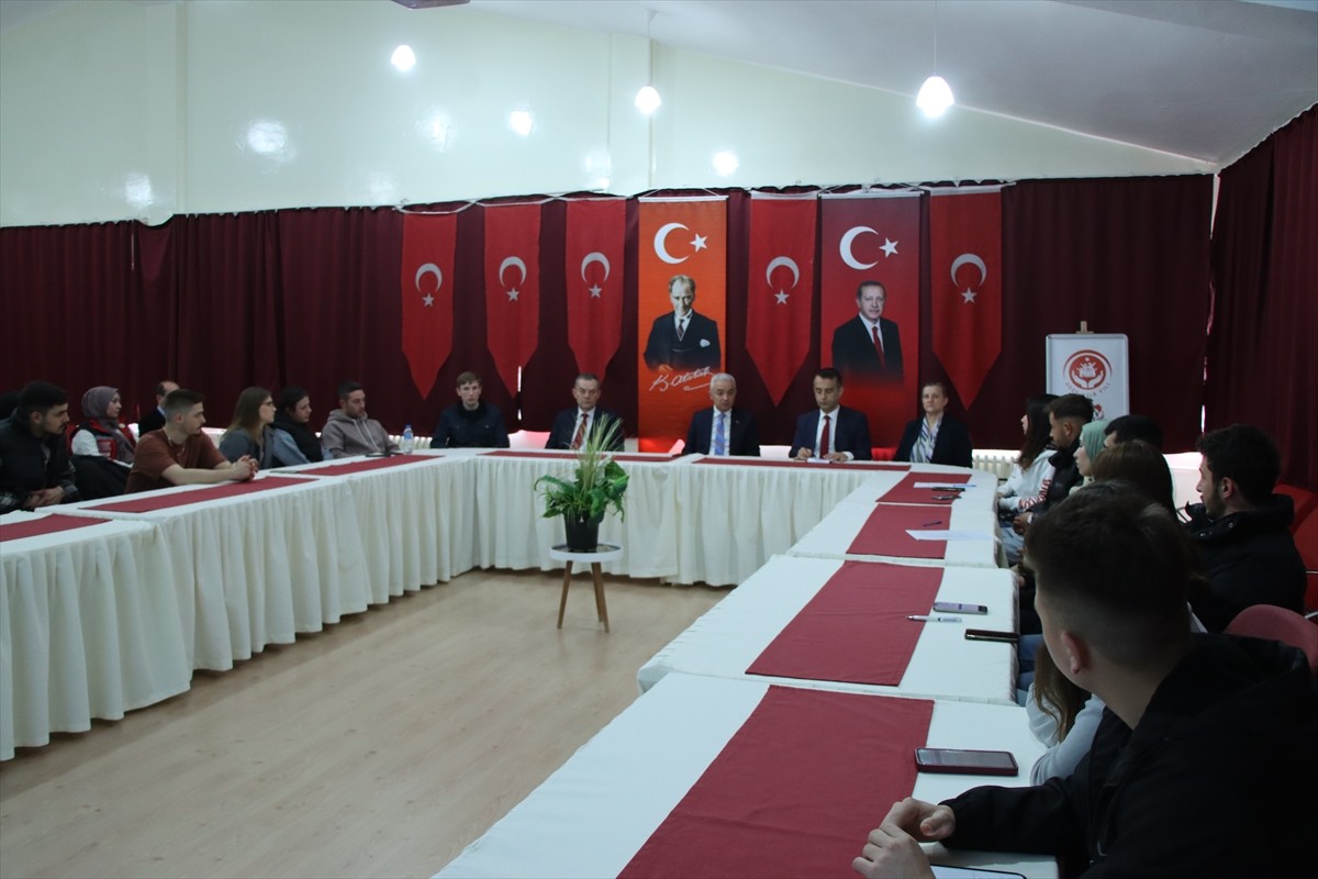 Kırklareli'nde, Aile ve Sosyal Hizmetler Bakanlığınca aile kurma yolunda ilk adımı atan gençlere...