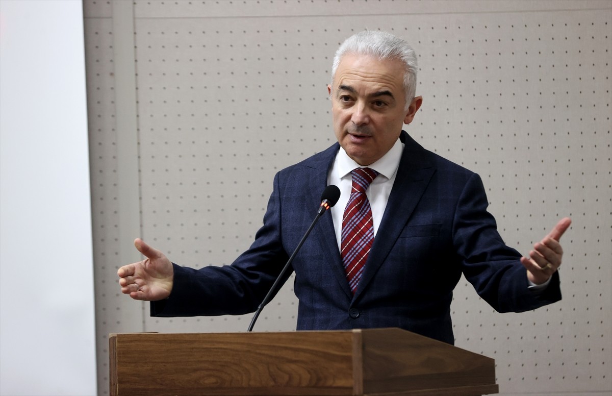 Kırklareli'nde düzenlenen "Sağlığın Tarihi Adımları Defilesi"nde, 1820 yılından bugüne sağlık...