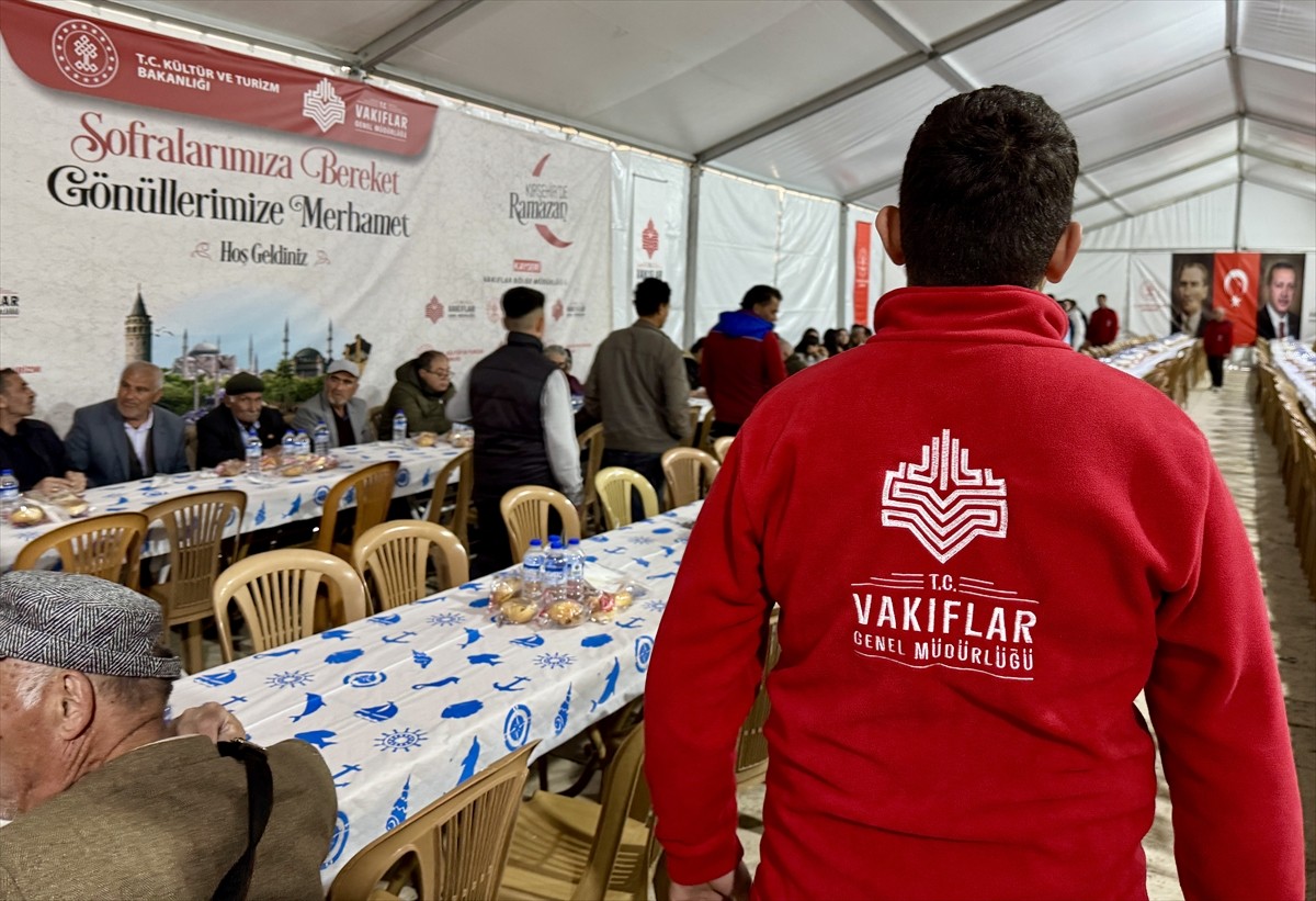 Kırşehir Valiliği ve Vakıflar Kayseri Bölge Müdürlüğünce Ahi Evran Külliyesi'nde kurulan iftar...