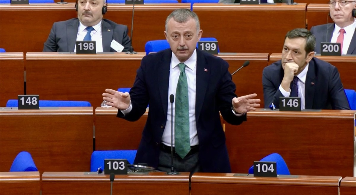 Kocaeli Büyükşehir Belediye Başkanı Tahir Büyükakın, Fransa'nın Strazburg kentinde düzenlenen...