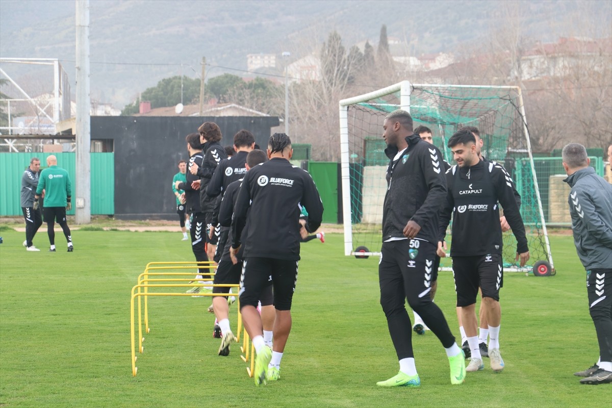Kocaelispor, Trendyol 1. Lig'in 30. haftasında deplasmanda Solwie Energy Fatih Karagümrük'le...