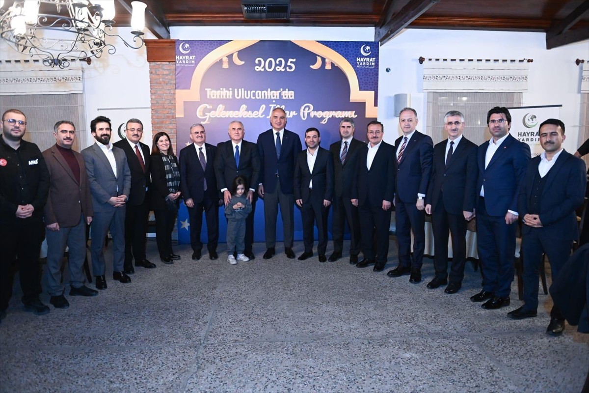 Kültür ve Turizm Bakanı Mehmet Nuri Ersoy, Hayrat Vakfının Ulucanlar Cezaevi'nde düzenlediği iftar...