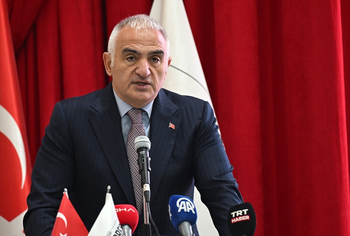 Kültür ve Turizm Bakanı Mehmet Nuri Ersoy (sağ 4), Ankara'da, Sebilürreşad Kültür ve Sanat...