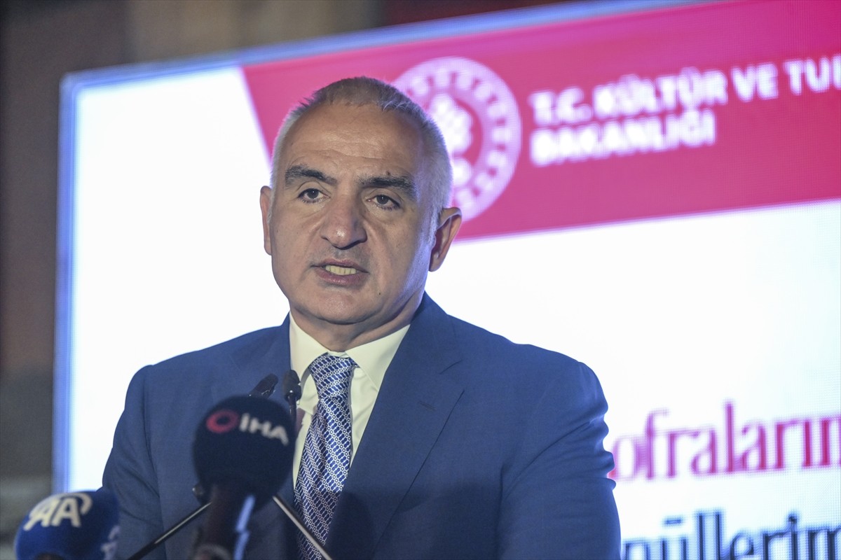 Kültür ve Turizm Bakanı Mehmet Nuri Ersoy, Vakıflar Genel Müdürlüğünün Sultanahmet'te düzenlediği...