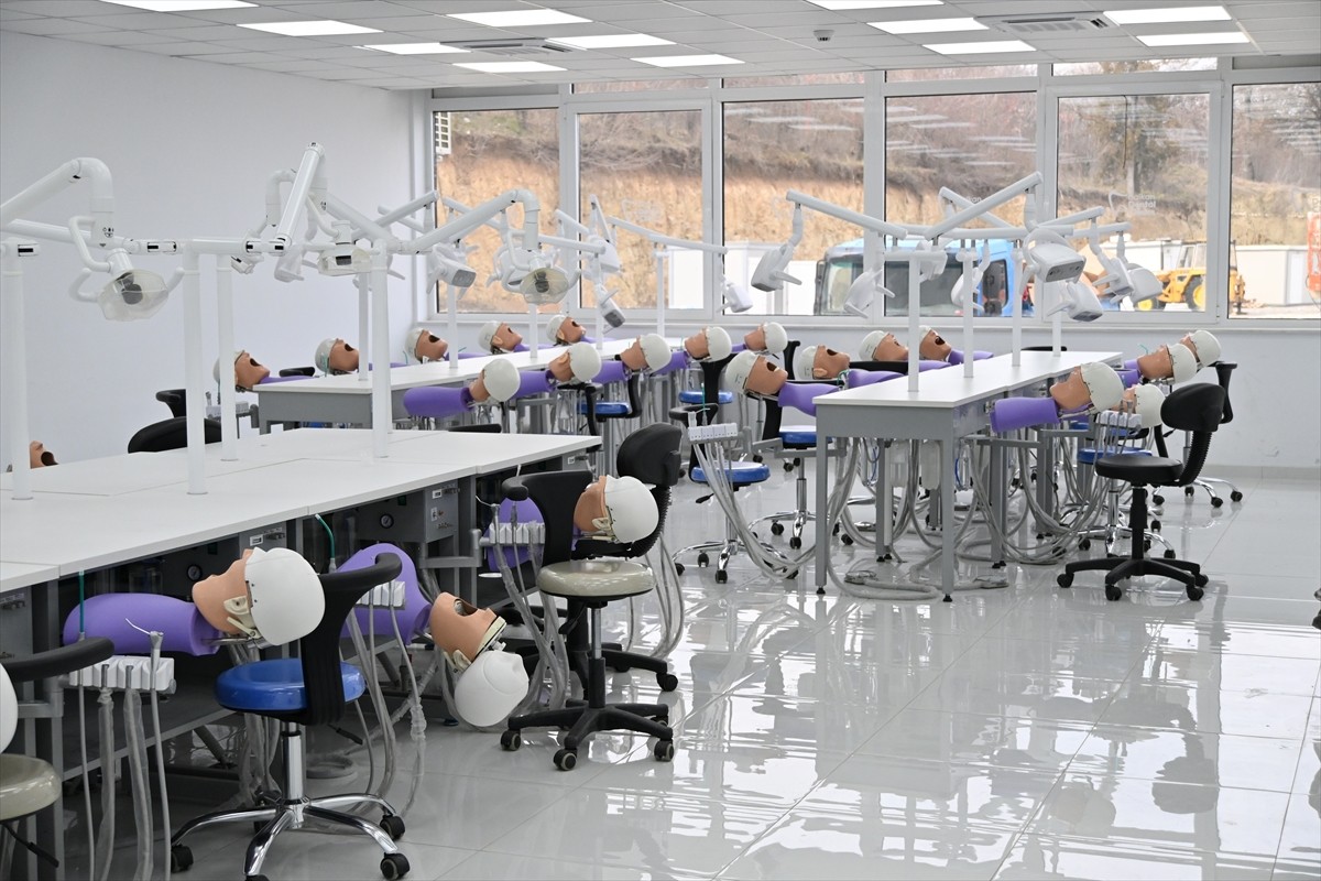 Kuzey Makedonya'nın başkenti Üsküp'te hayırseverlerin destekleriyle 2006'da kurulan Uluslararası...