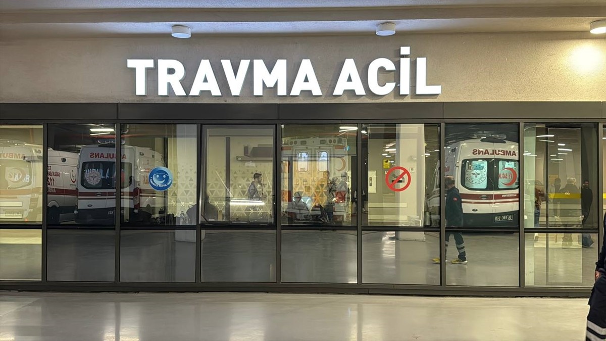 Kuzey Makedonya'nın doğusundaki Koçani kentindeki gece kulübünde çıkan yangında ağır yaralanan 3...