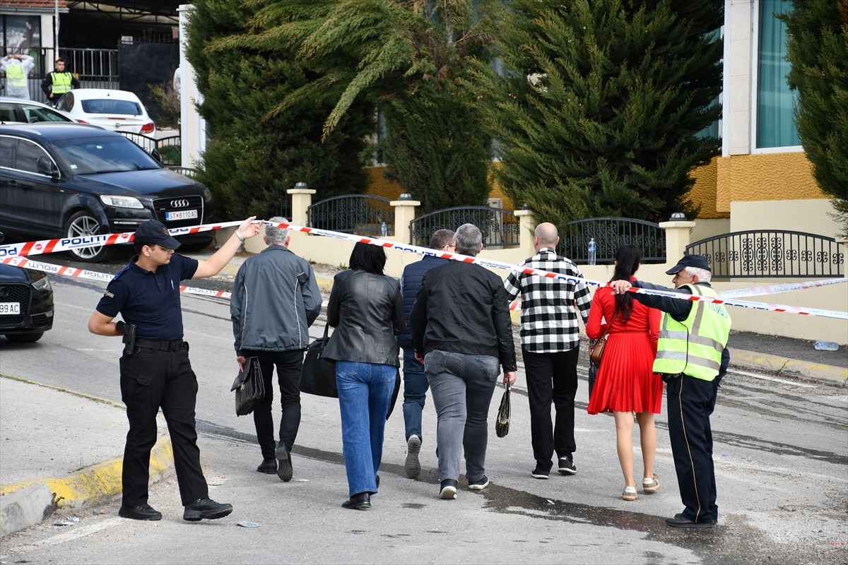 Kuzey Makedonya'nın doğusundaki Koçani şehrindeki gece kulübünde çıkan yangında 51 kişinin...