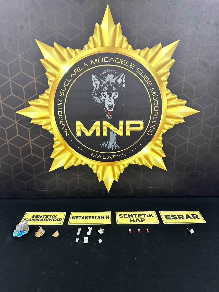 Malatya'da, uyuşturucu satıcılarına yönelik operasyonda gözaltına alınan 10 zanlıdan 9'u...
