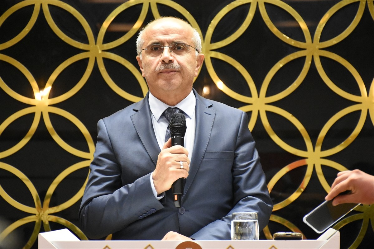 Malatya Büyükşehir Belediye Başkanı Sami Er, Büyükşehir Belediyesi Nikah Sarayında düzenlenen...