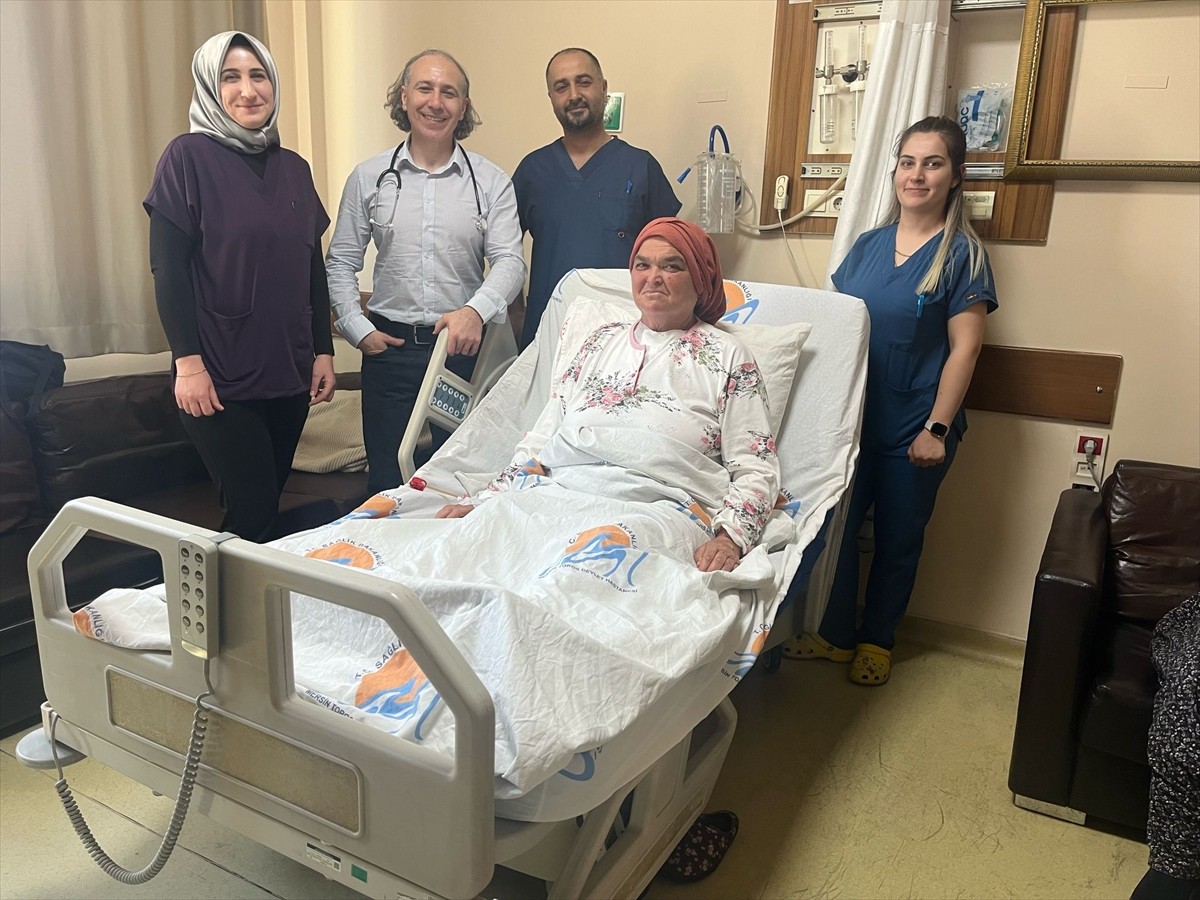 Mersin'de uzun süredir nefes alırken, uyurken, yürürken ve yemek yerken zorluk yaşayan guatr...