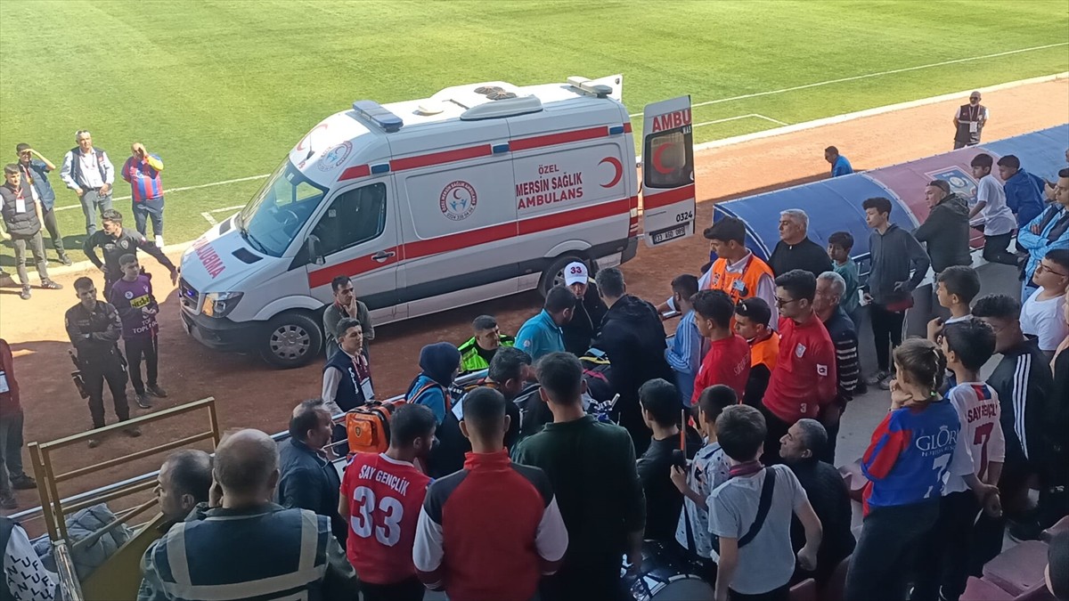 Mersin'in Silifke ilçesinde maç öncesinde kalp krizi geçiren taraftar hayatını kaybetti.