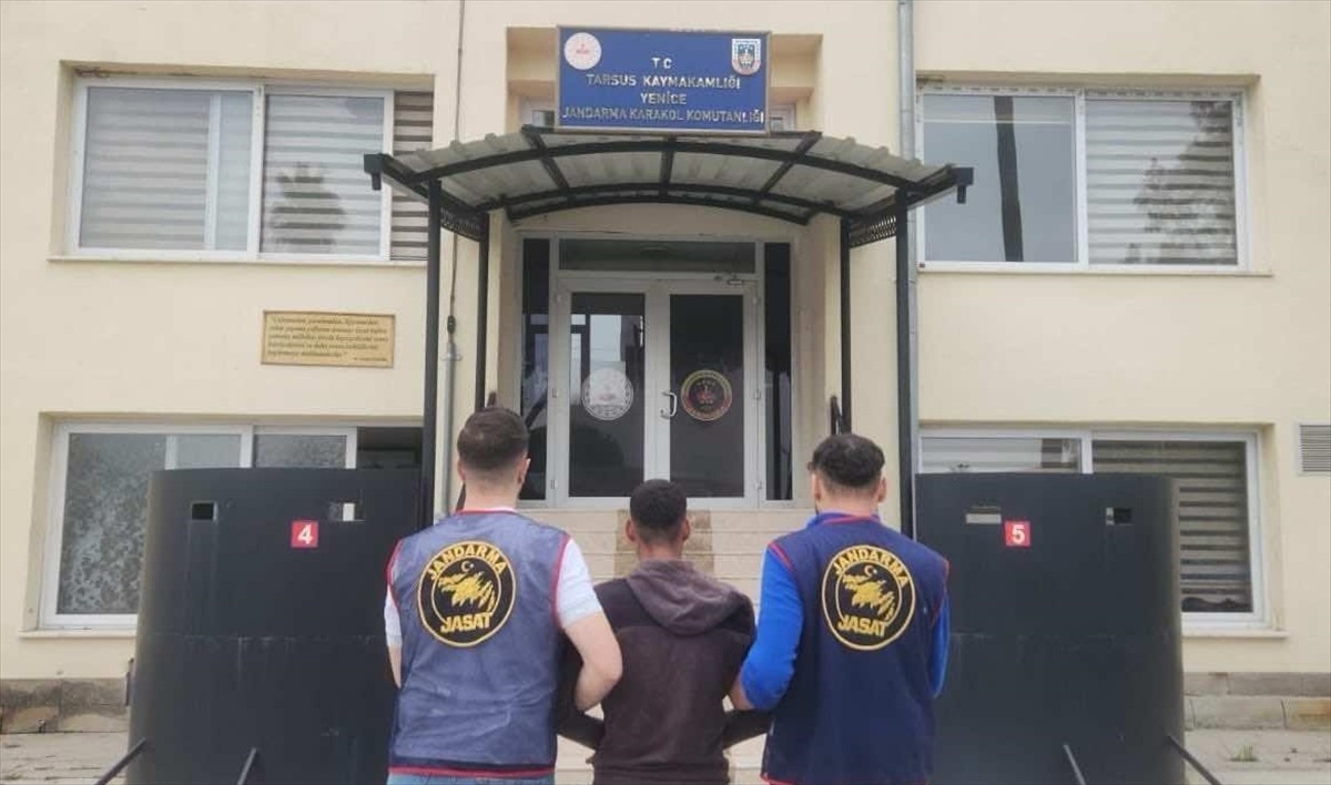 Mersin'in Tarsus ilçesinde hakkında 22 yıl hapis cezası bulunan firari hükümlü yakalandı.