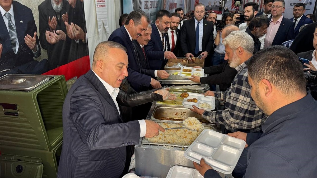 MHP Genel Başkan Yardımcısı İzzet Ulvi Yönter (solda), partisinin İstanbul İl Başkanlığınca...