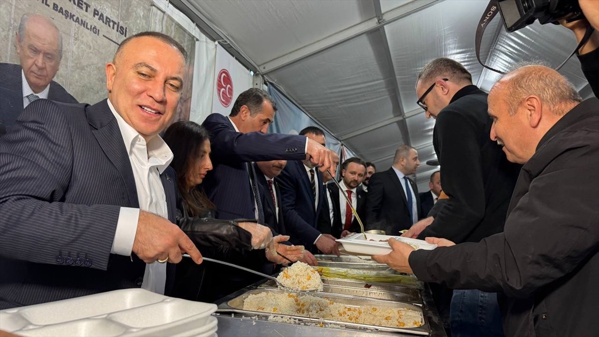 MHP Genel Başkan Yardımcısı İzzet Ulvi Yönter (solda), partisinin İstanbul İl Başkanlığınca...