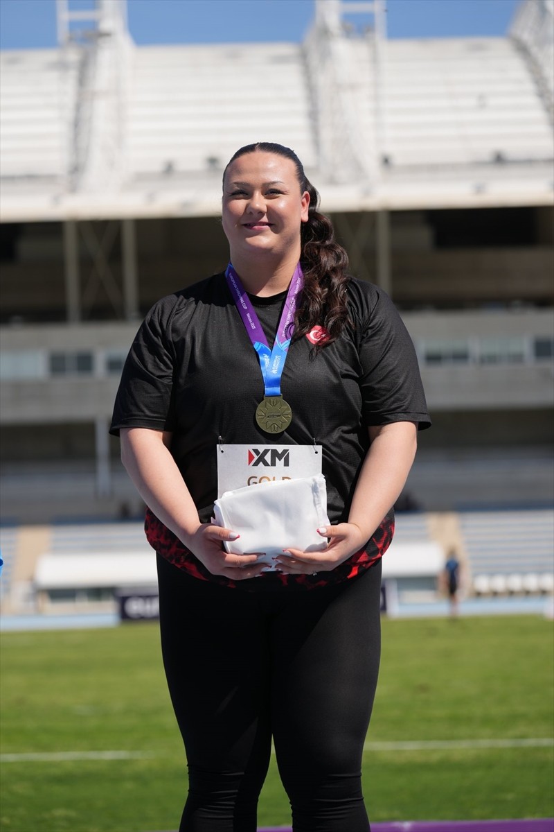 Milli atlet Pınar Akyol, Avrupa Atmalar Kupası'nda gülle atma branşında altın madalyanın sahibi...