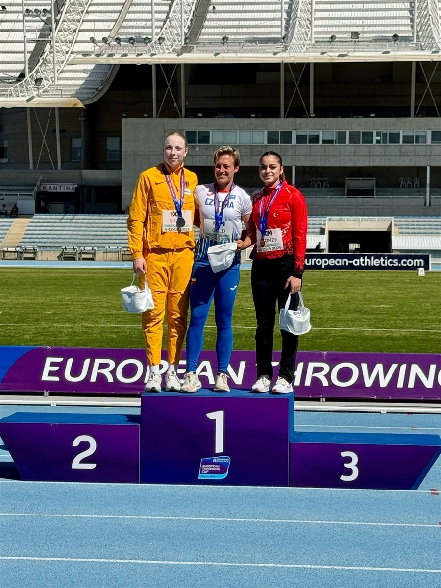 Milli atlet Rabiye Çiçek, Avrupa Atmalar Kupası'nda cirit atma branşında bronz madalyanın sahibi...