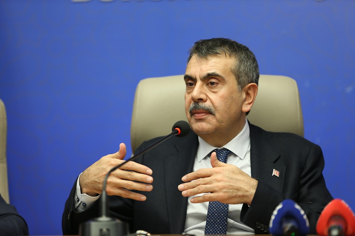 Milli Eğitim Bakanı Yusuf Tekin, Bursa'daki programı kapsamında AK Parti Bursa İl Başkanlığı'nı...