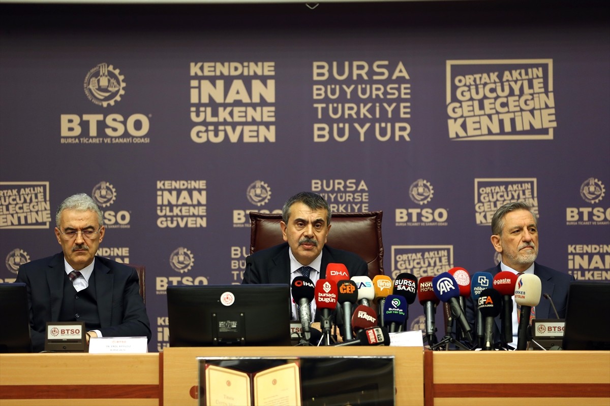 Milli Eğitim Bakanı Yusuf Tekin (ortada), Bursa Ticaret ve Sanayi Odası'nda (BTSO) düzenlenen...