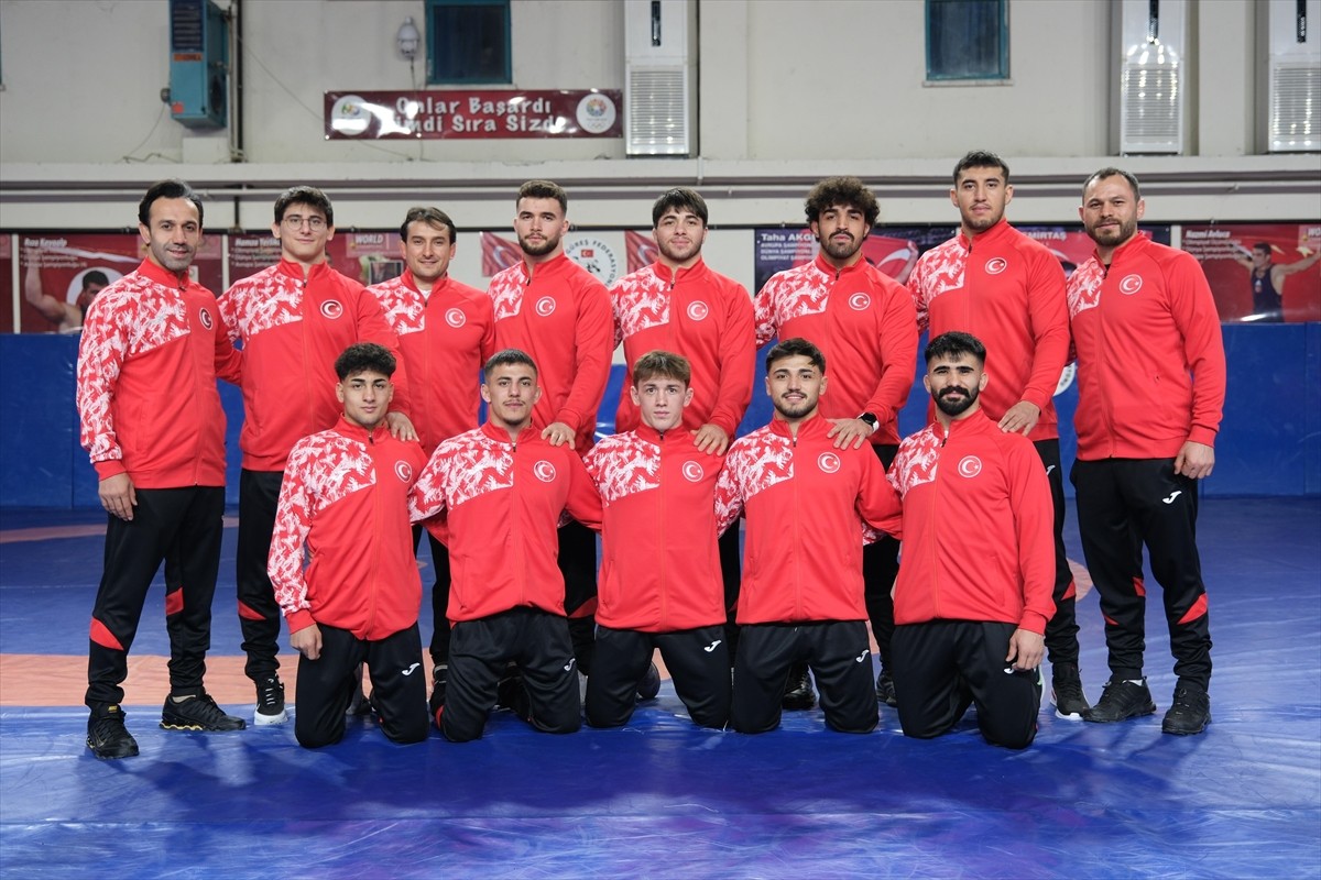 Milli güreşçiler, Arnavutluk'ta düzenlenecek 23 Yaş Altı Avrupa Şampiyonası'nda mindere...