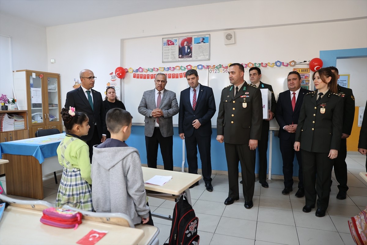 Milli Savunma Bakanlığı (MSB) ile Milli Eğitim Bakanlığı (MEB) iş birliğinde çocukların vatan ve...