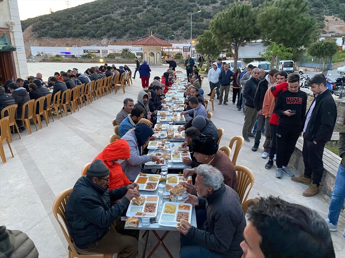 Muğla'nın Bodrum ilçesinde görev yapan İmam Mehmet Emin Erbek, hayırseverlerin de desteğiyle...