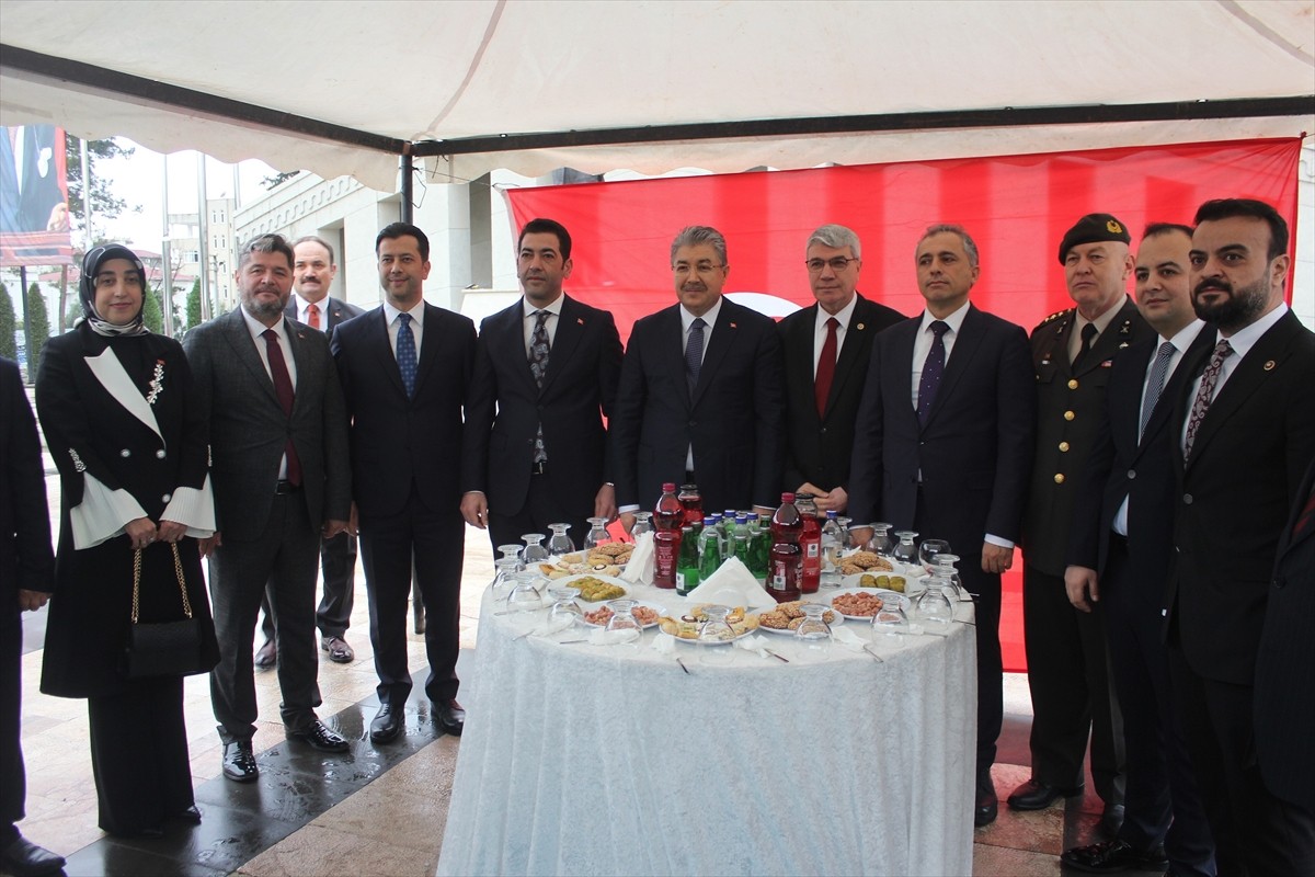 Osmaniye'de Ramazan Bayramı dolayısıyla bayramlaşma programı düzenlendi. Devlet Bahçeli...