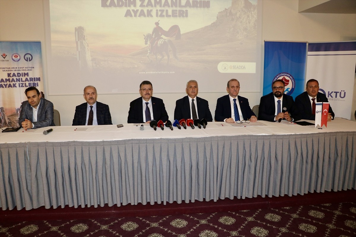 Osmanlı padişahlarından Fatih Sultan Mehmet'in, askerleriyle Trabzon'u fethederken kullandığı...