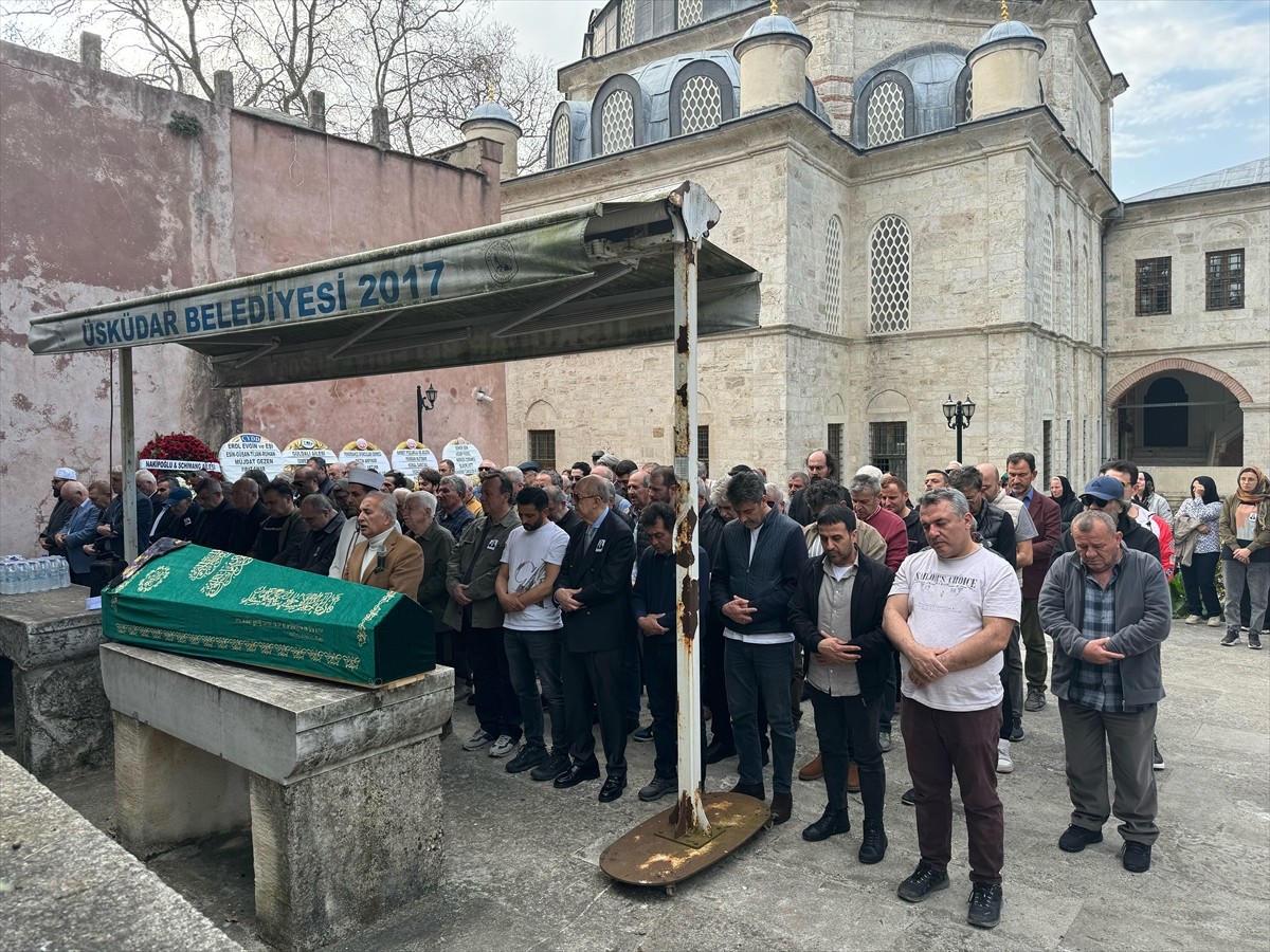 "Postacı" ve "Davacı" filmleriyle tanınan tiyatro oyuncusu Hatice Gülümser Gülhan, son yolculuğuna...