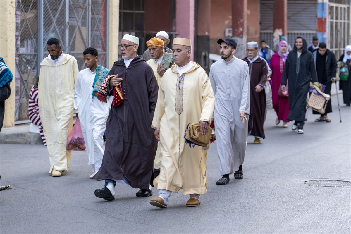 Ramazan Bayramı'nı Türkiye'den farklı olarak bir gün sonra kutlamaya başlayan Fas'ta Müslümanlar...