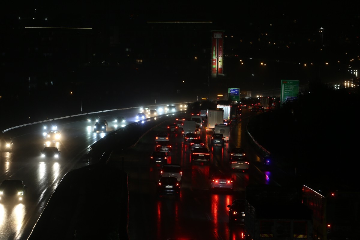 Ramazan Bayramı tatili dolayısıyla İstanbul-İzmir Otoyolu'nda akıcı yoğunluk yaşanıyor.