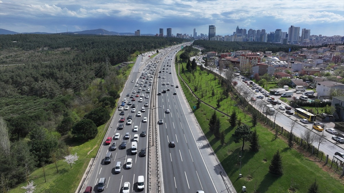 Ramazan Bayramı tatilini İstanbul'da geçiren vatandaşların kentin farklı noktalarına akın etmesi...