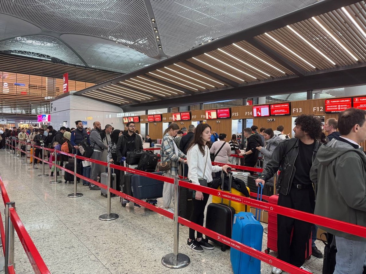 Ramazan Bayramı tatilinin 9 güne çıkartılması dolayısıyla memleketleri, tatil bölgeleri ve yurt...