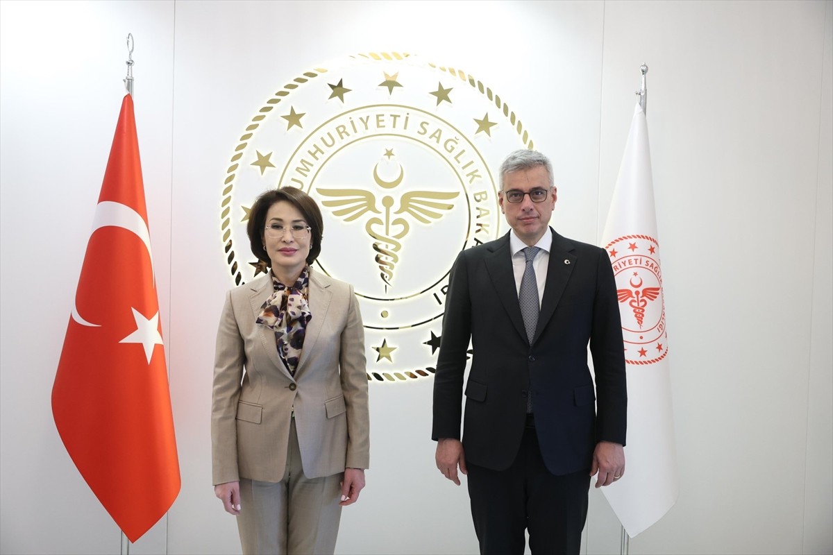 Sağlık Bakanı Kemal Memişoğlu, Kazakistan Sağlık Bakanı Akmaral Alnazarova ile bir araya...